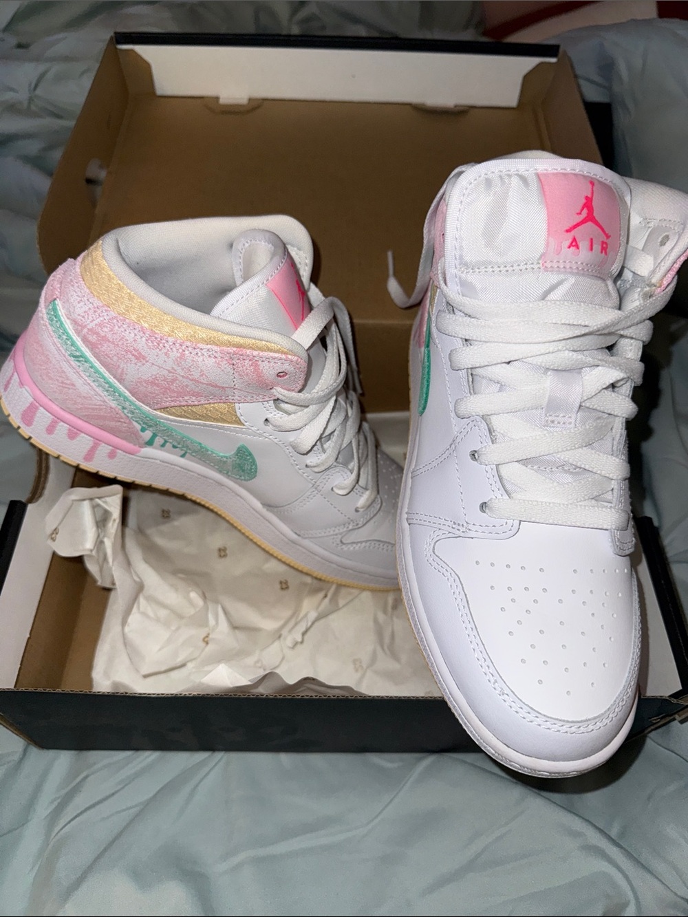 Air Jordan 1 Mid SE - Picture 4 of 4